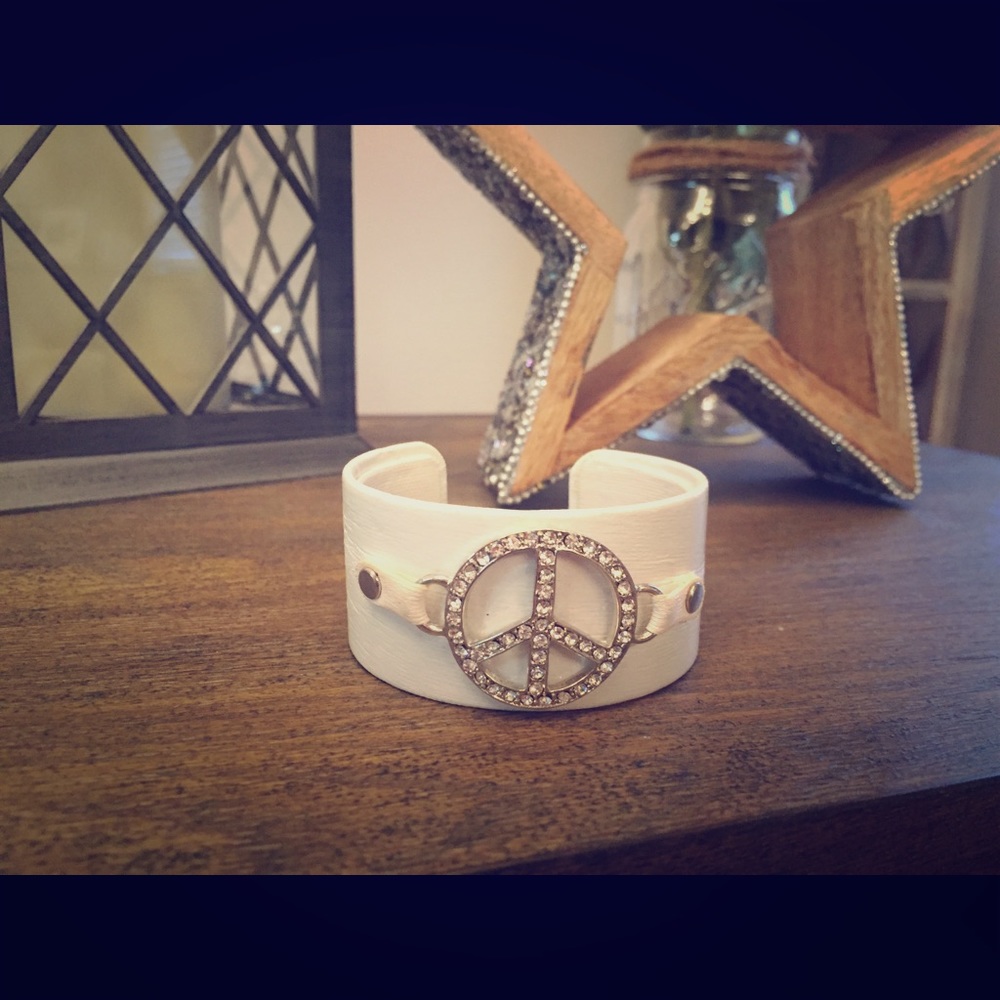 Peace ✌️ Sign Cuff Bracelet